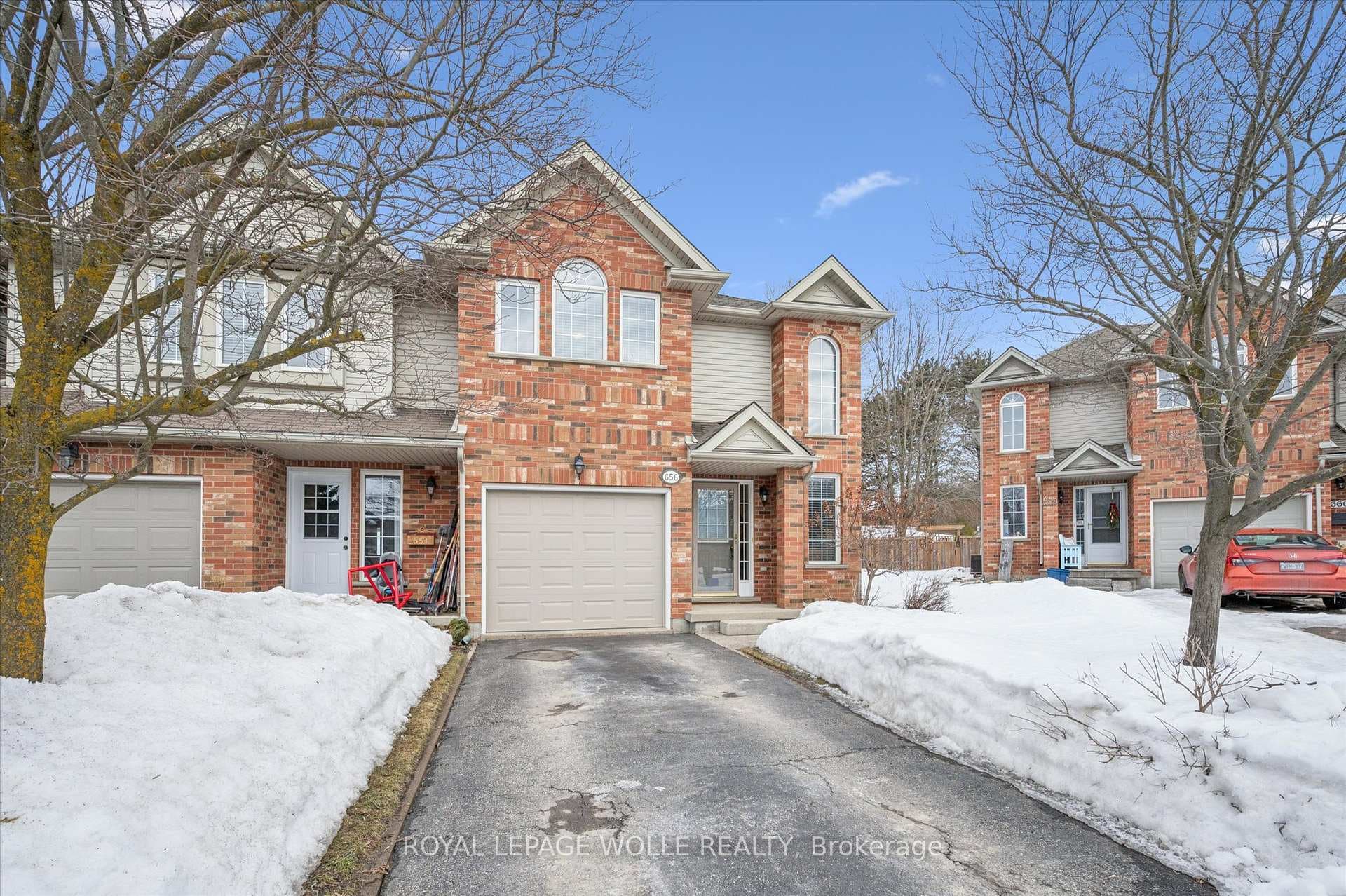 656 Inglis Falls Place photo 2