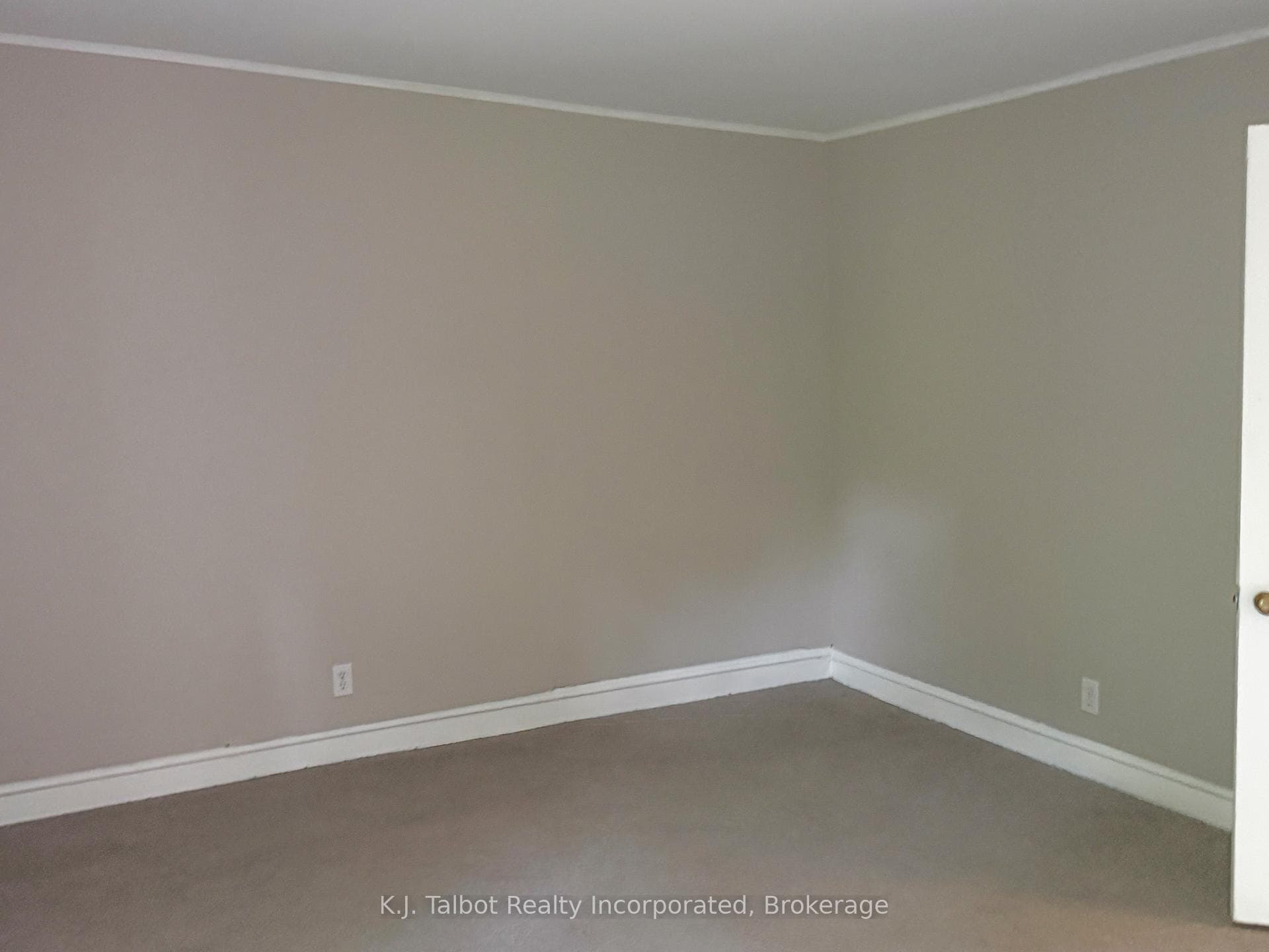 600 Fishleigh Street photo 25