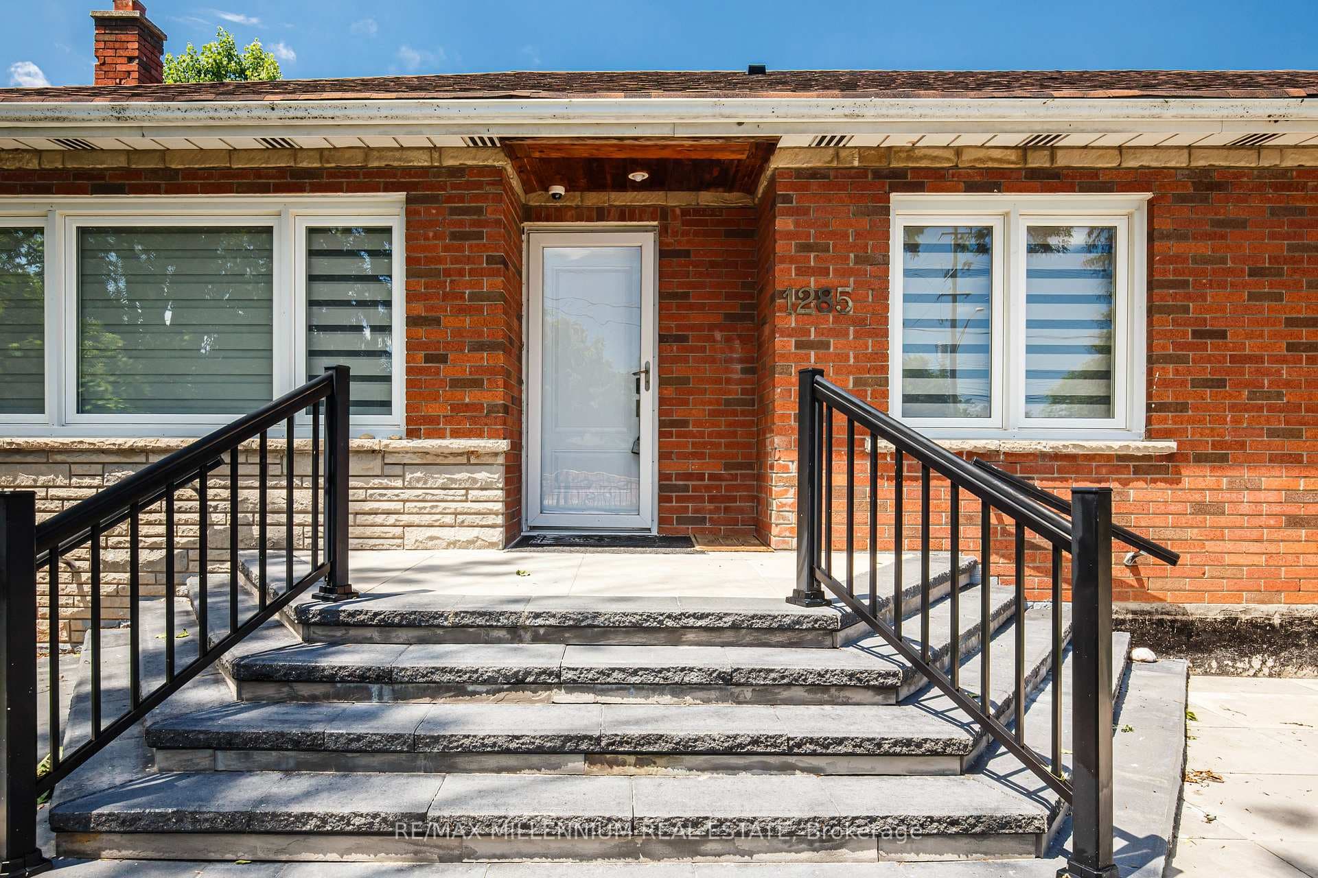 1285 Rebecca Street photo 3