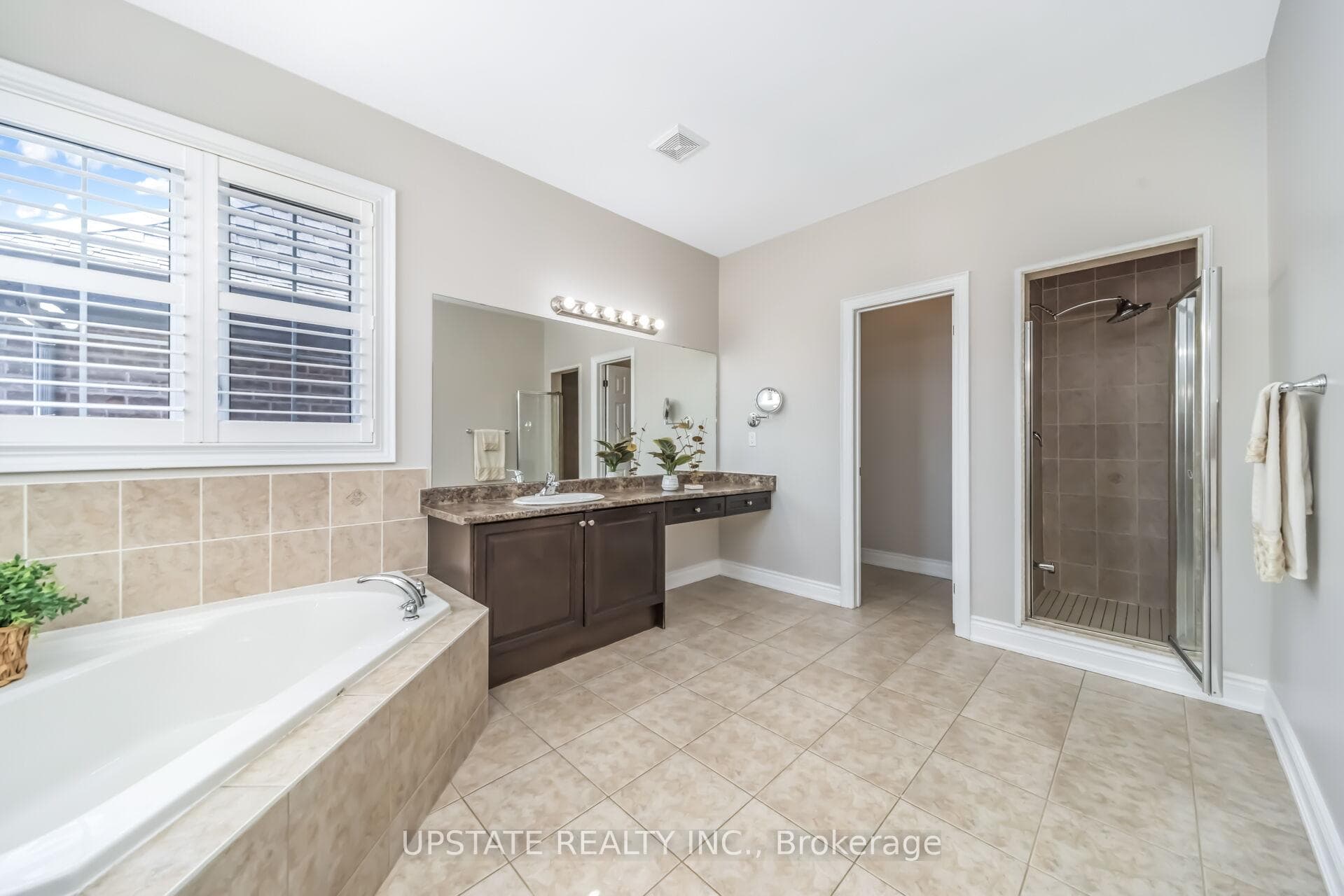 23 Spain Crescent photo 26