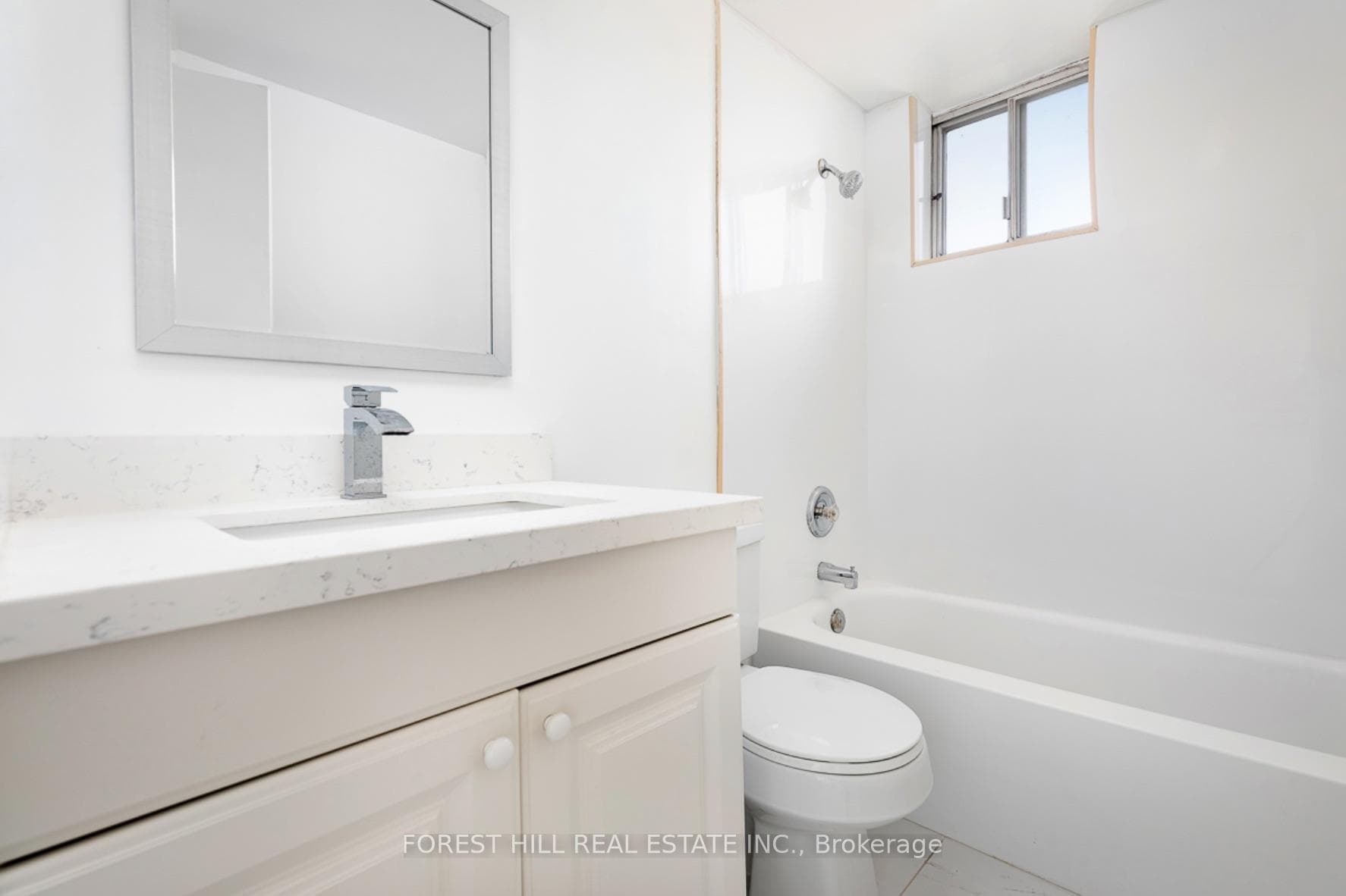 34 Walmer Road Unit 705 photo 11