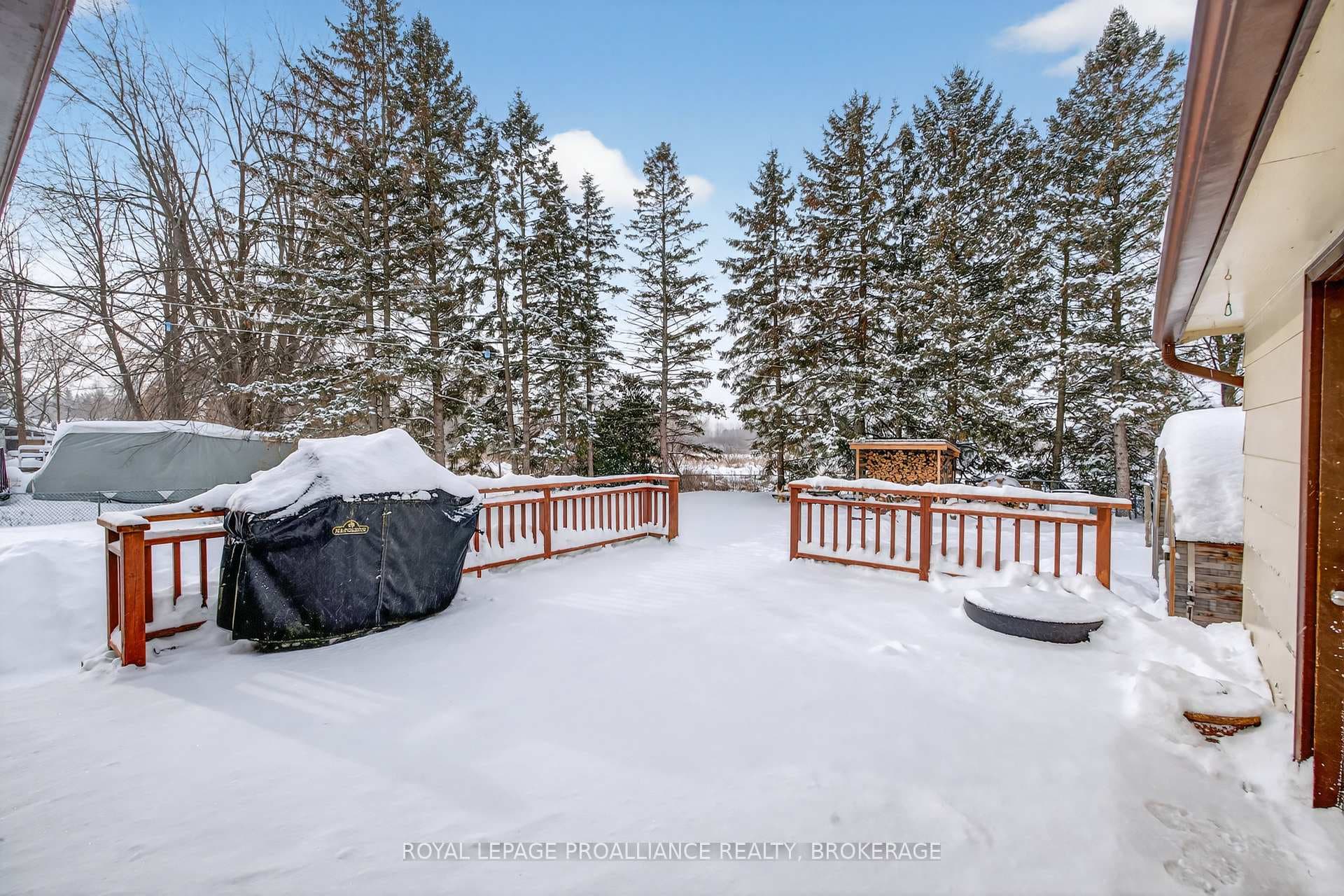 1746 Marian Crescent photo 28