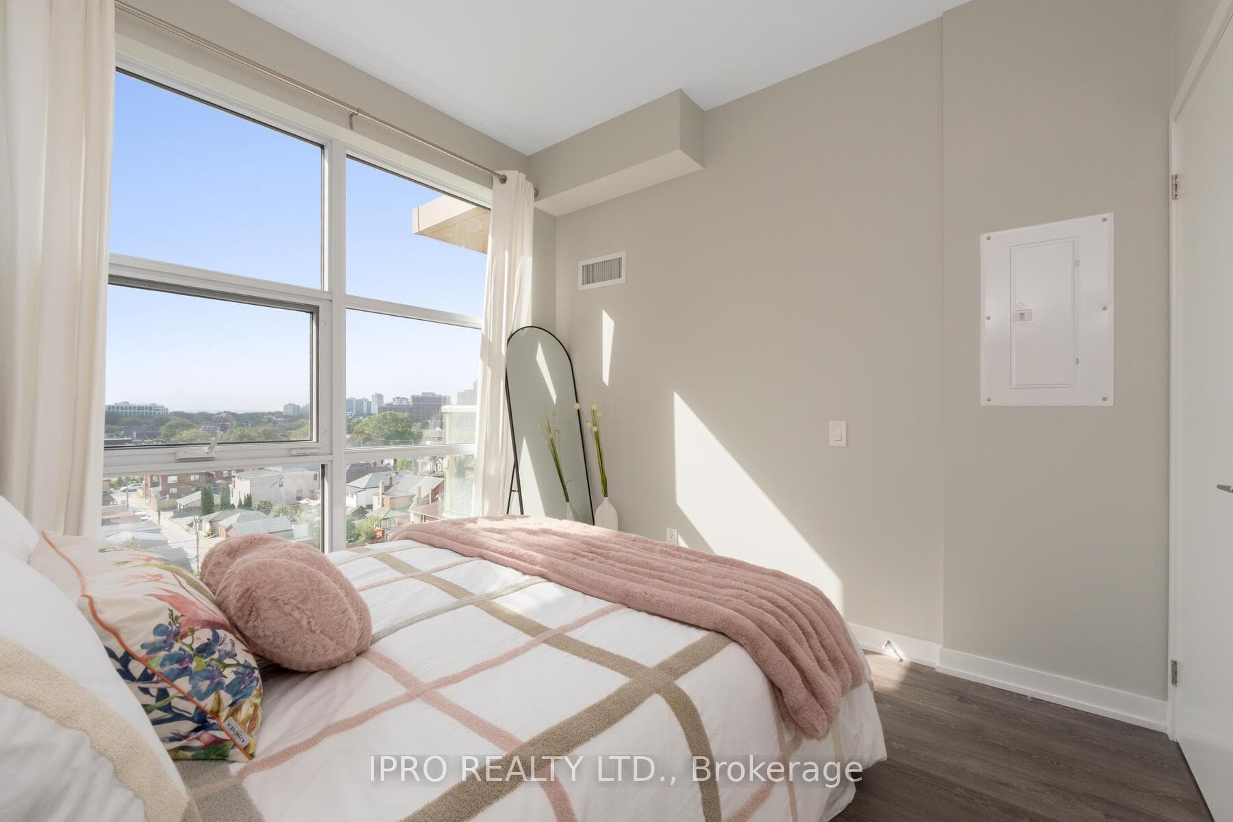 1787 St Clair Avenue Unit 822 photo 17