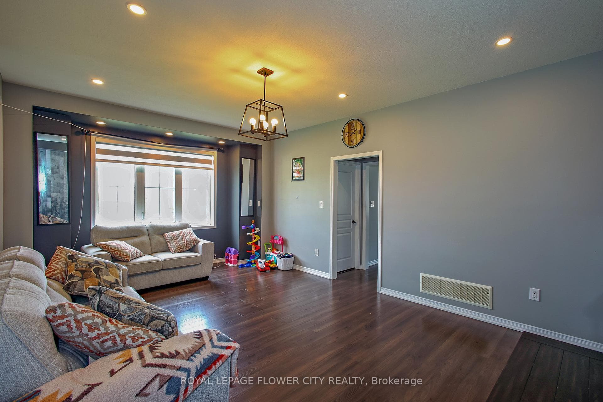 81 Baffin Crescent photo 11