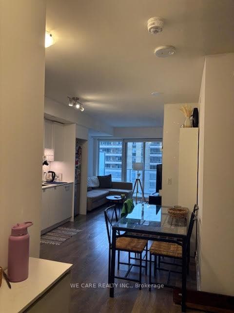 195 Redpath Avenue Unit 805 photo 4