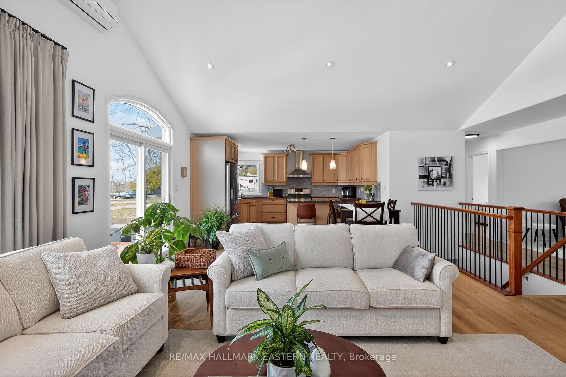 120 Victoria Drive photo 10