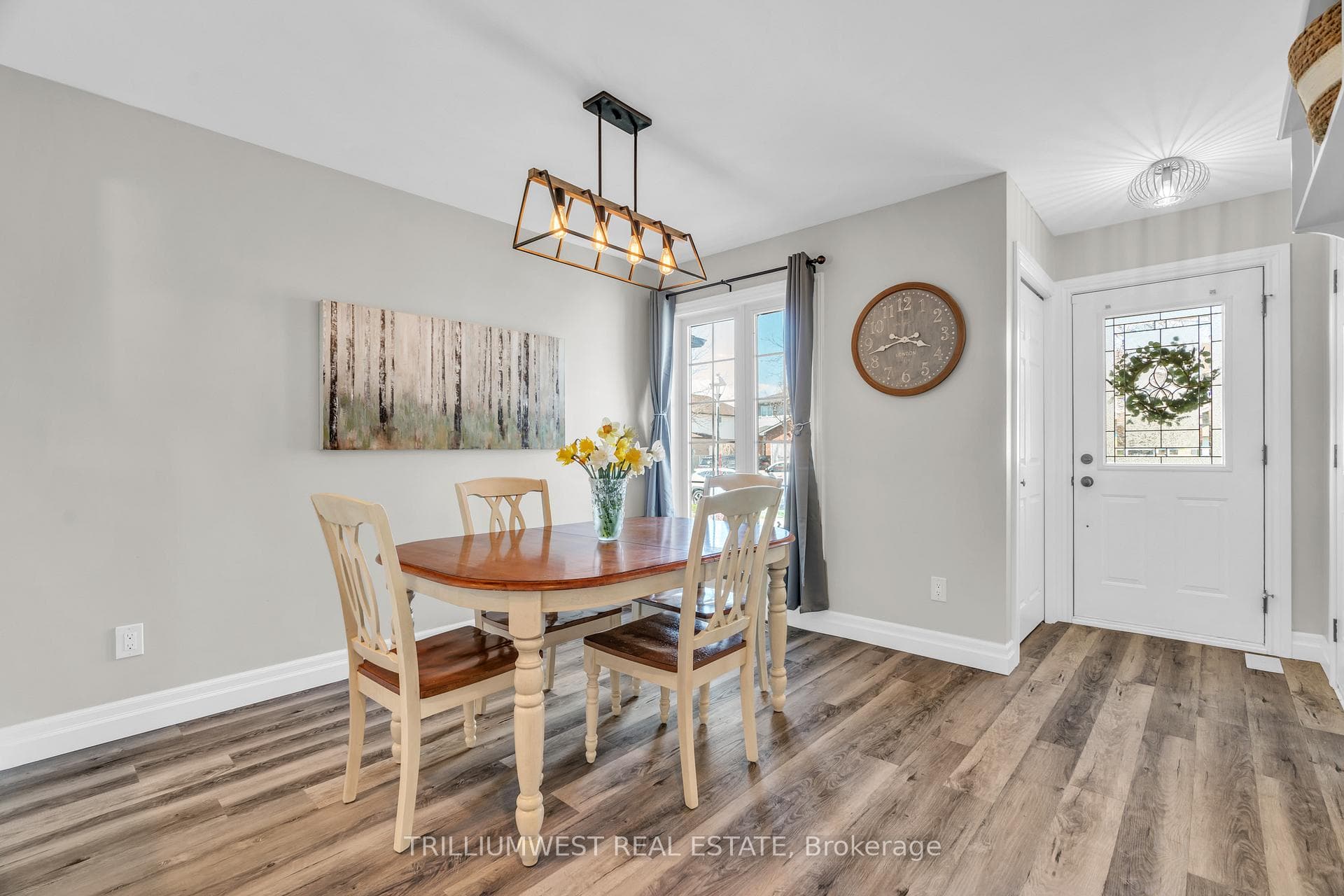 121 Walsh Crescent photo 12