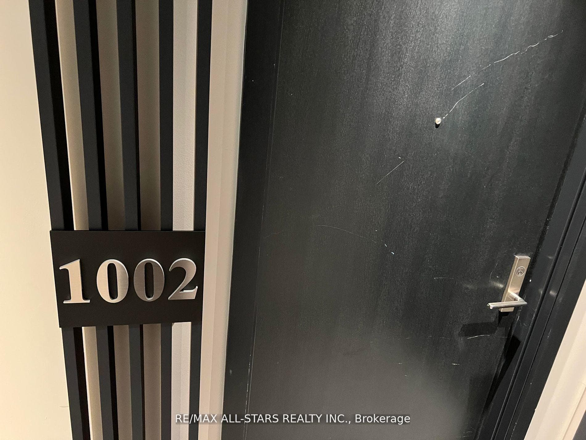 81 WELLESLEY Street Unit 1002 photo 8