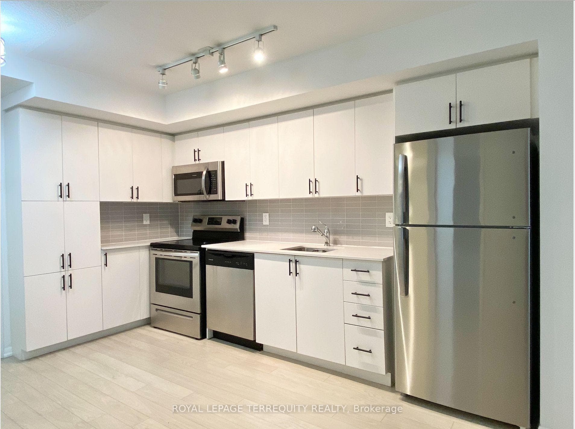 3091 Dufferin Street Unit 212 photo 2