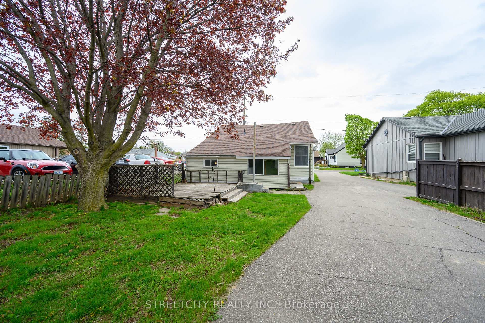 384 Brock Street photo 12
