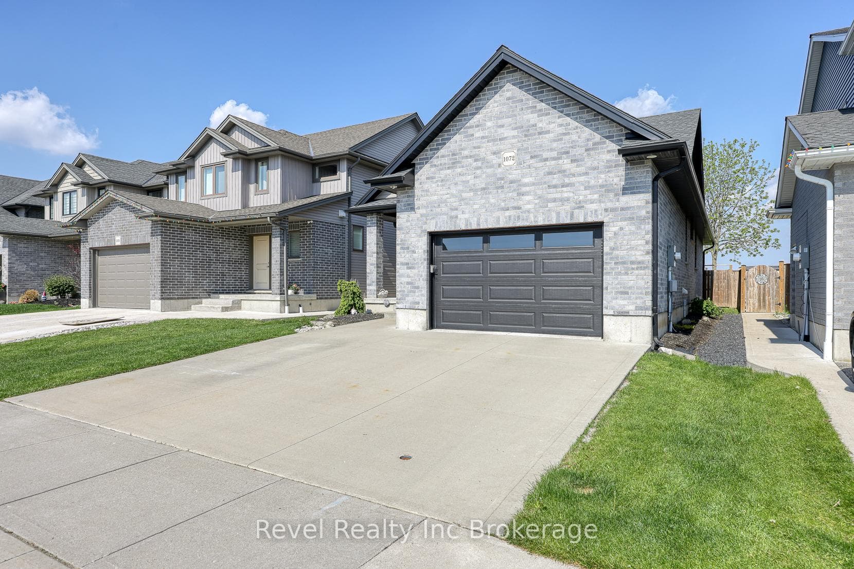 1072 Alberni Road photo 4