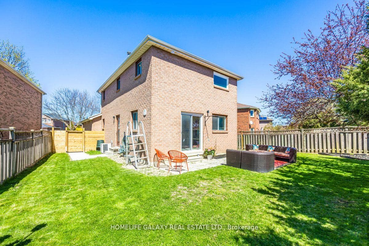 48 Tipton Crescent photo 35