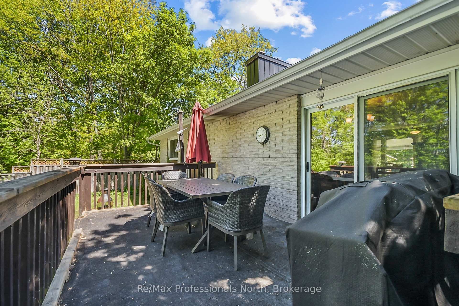 110 FRASER Street photo 33