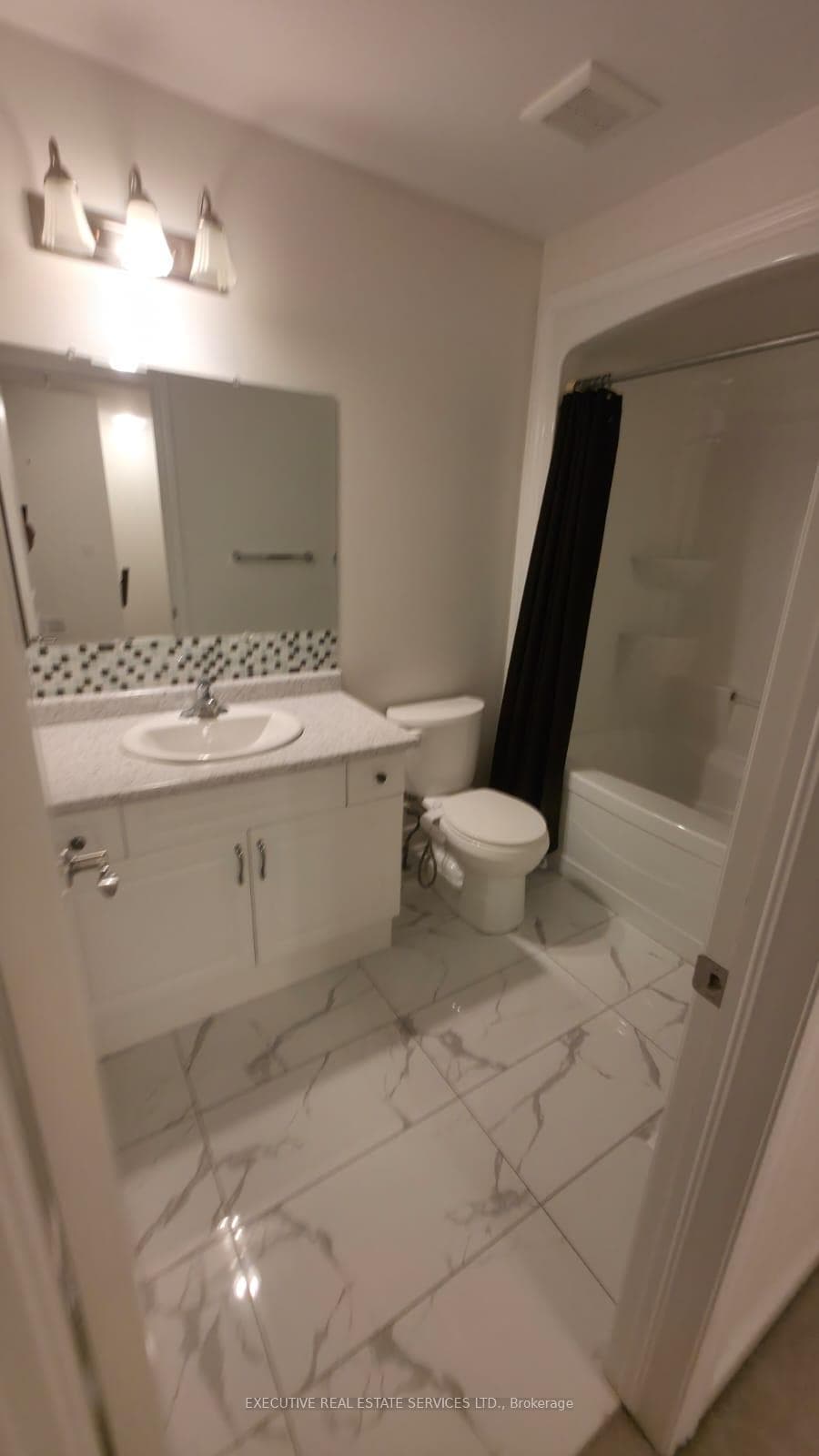 28 Manhattan Court photo 16