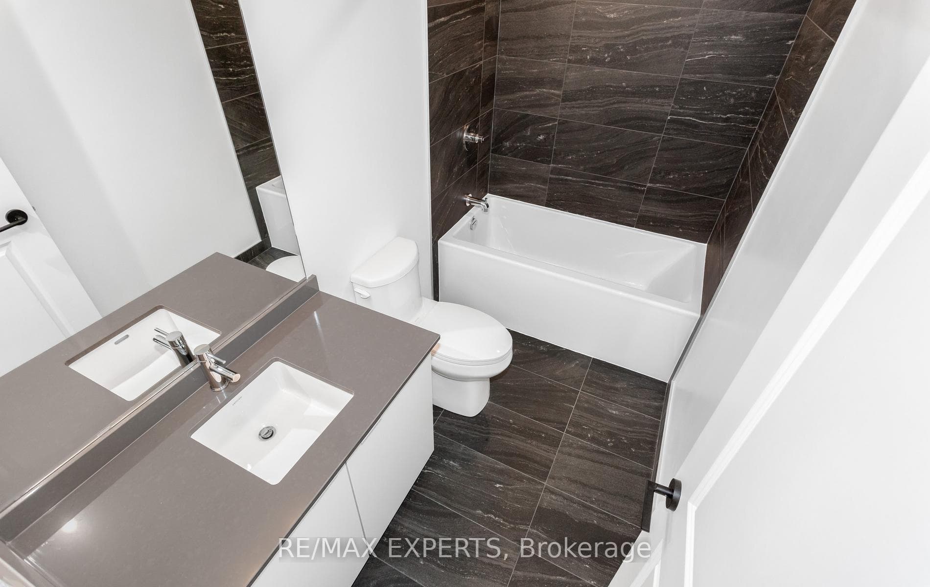 2075 Lakeshore Road Unit 1811 photo 26
