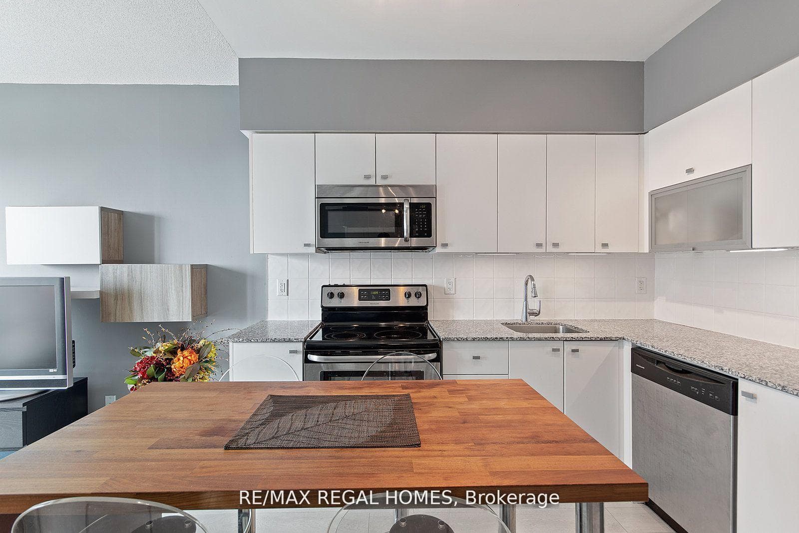 69 Lynn Williams Street Unit 806 photo 2