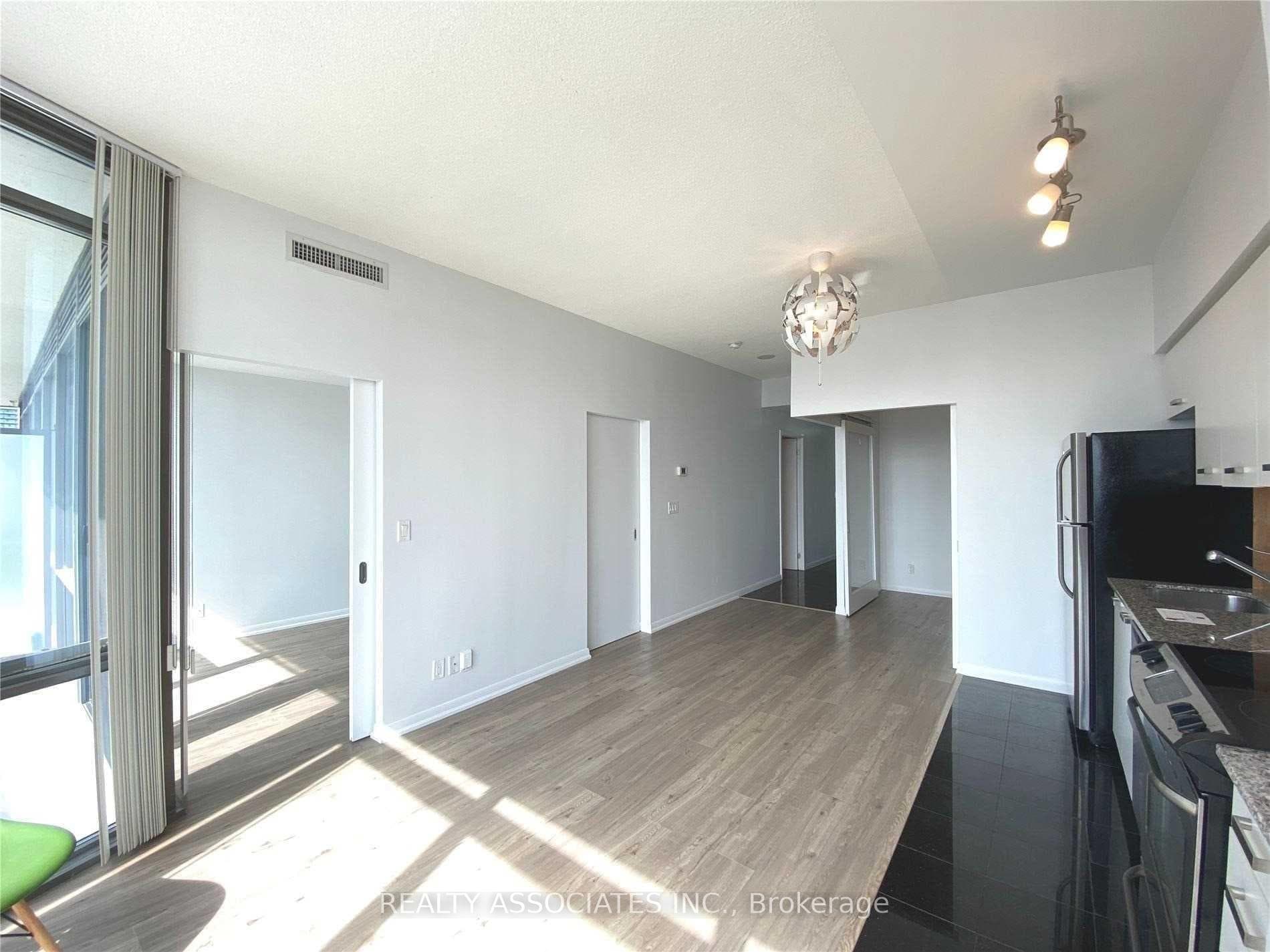 832 Bay Street Unit 3202 photo 8