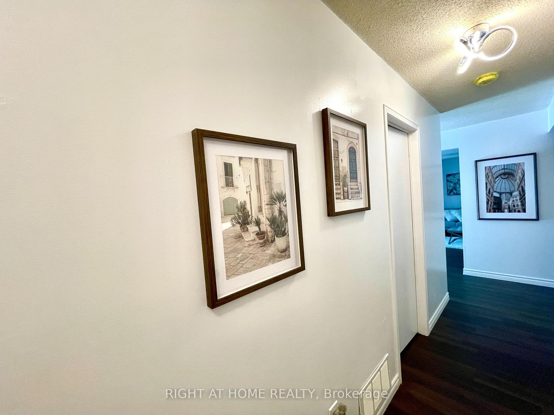 941 Victoria Street photo 16