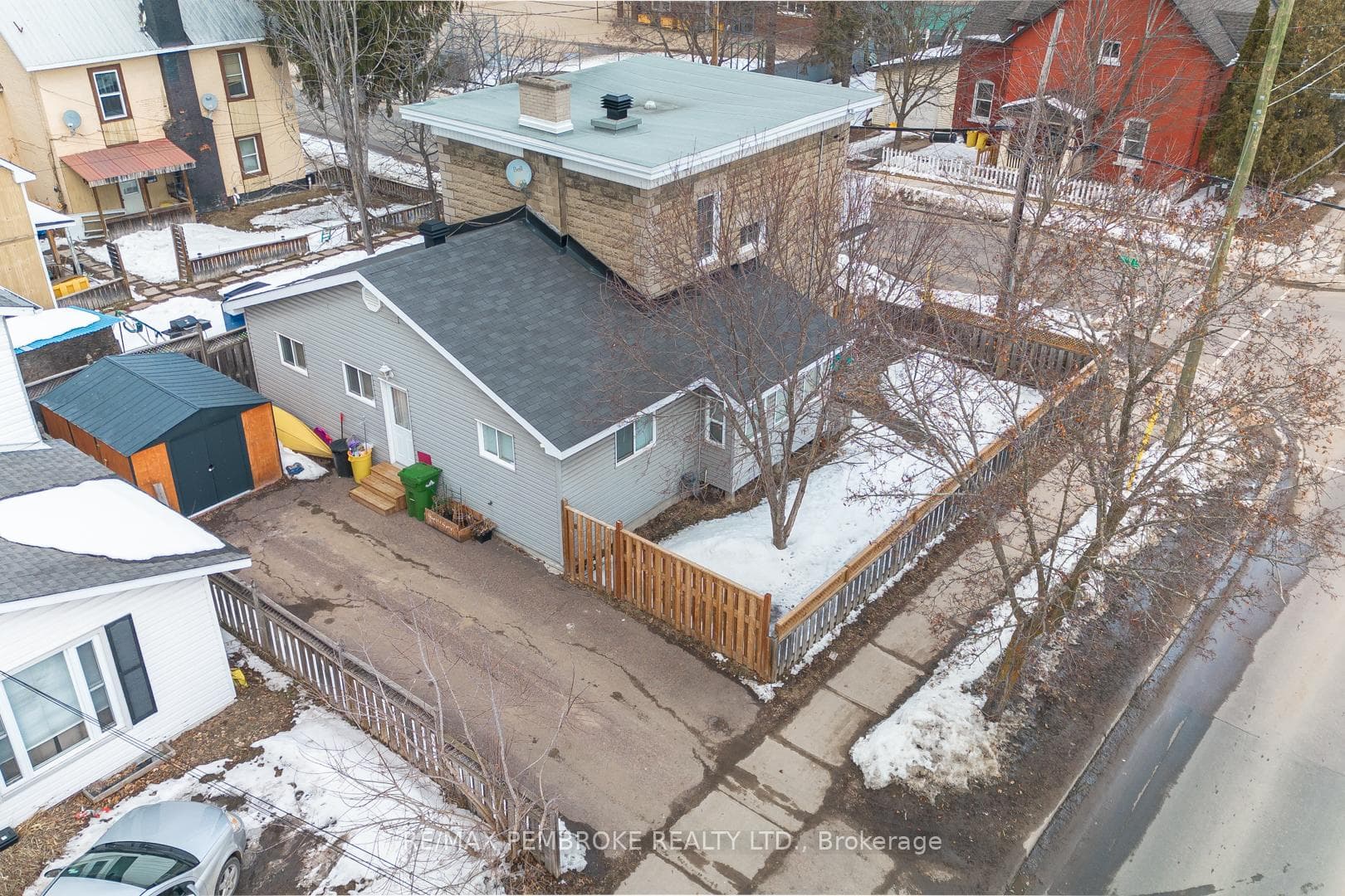 320 Moffat Street photo 34