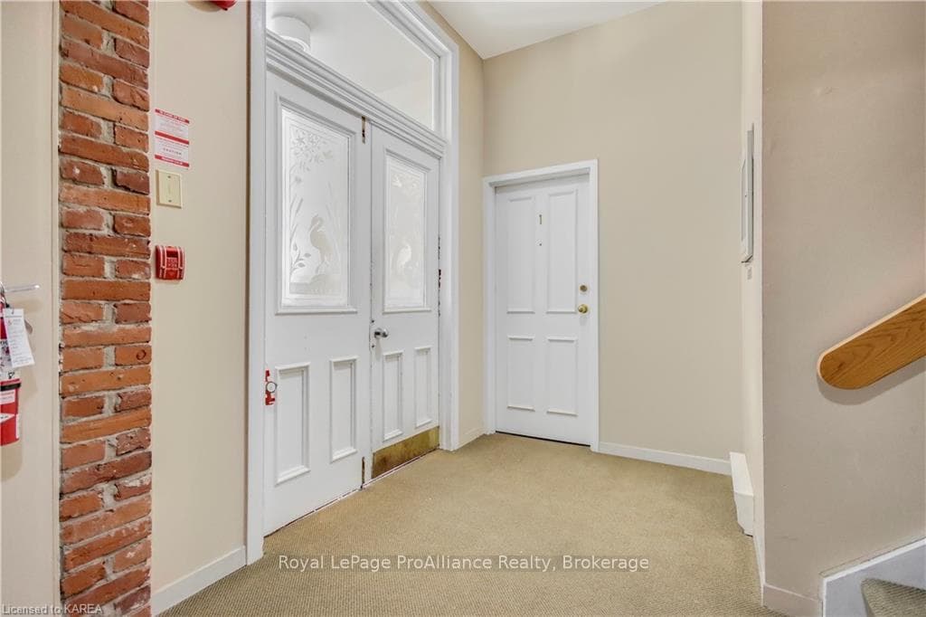 250 KING Street Unit 6 photo 5