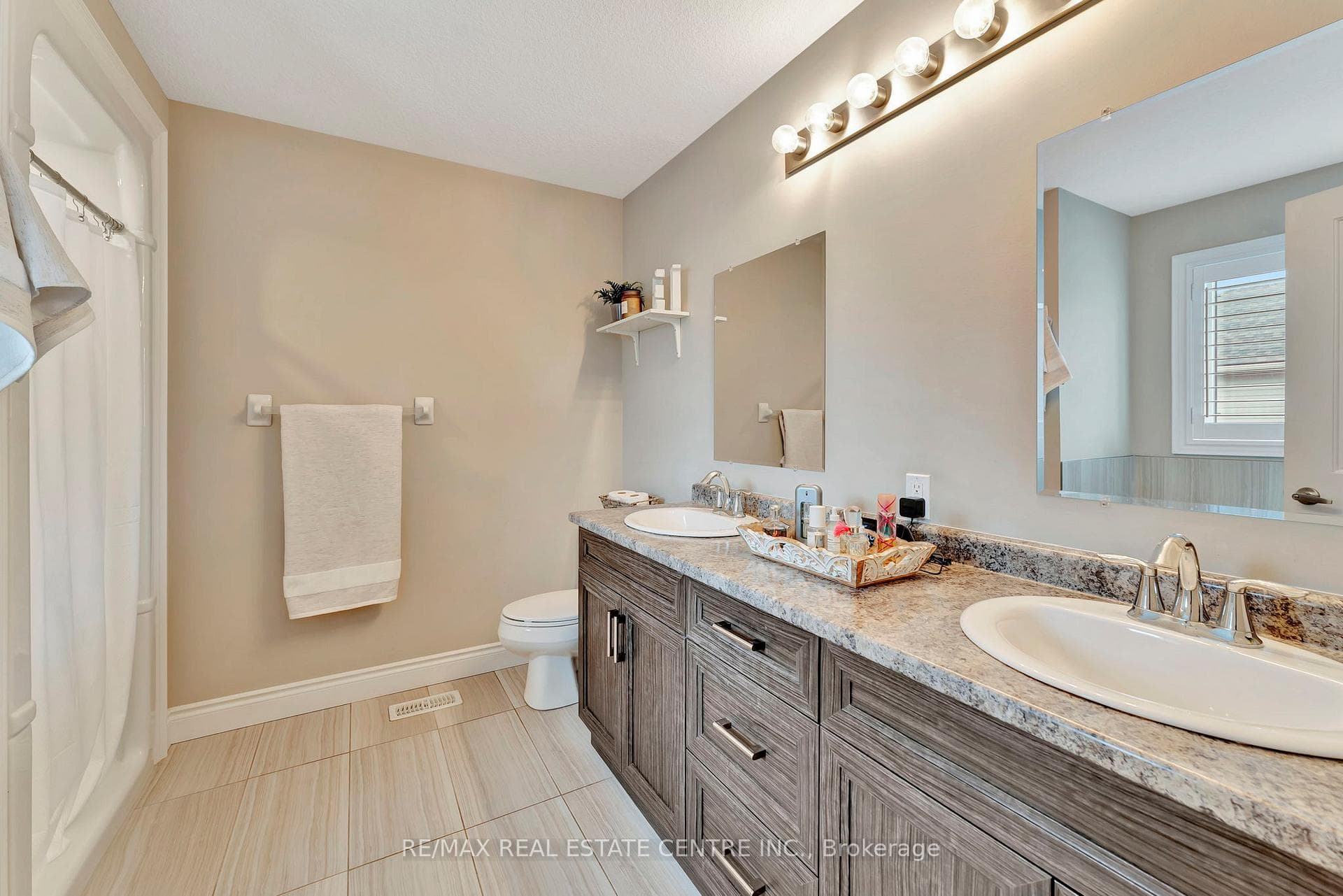 En-Suite with Double Sinks