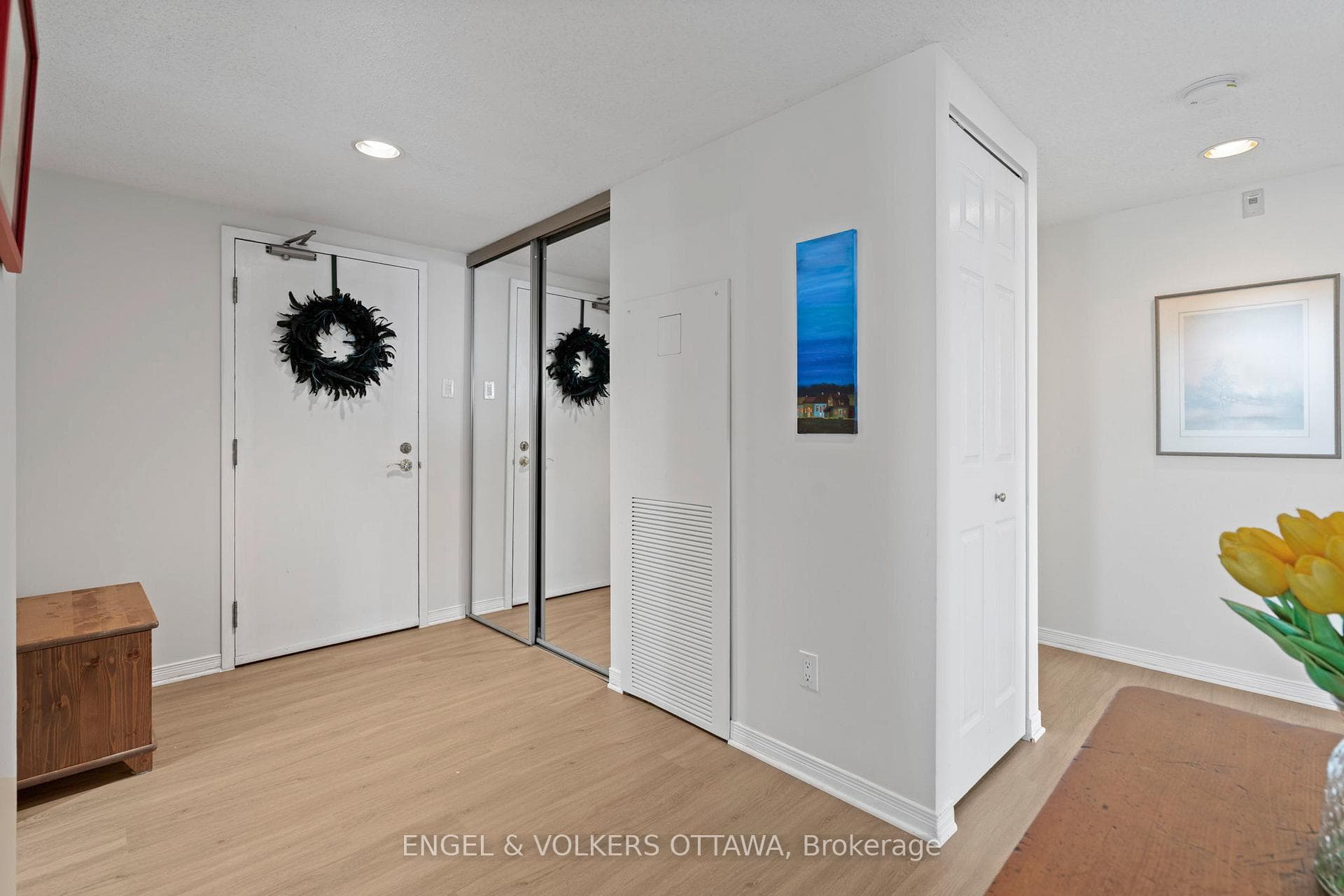 215 Parkdale Avenue Unit 609 photo 3