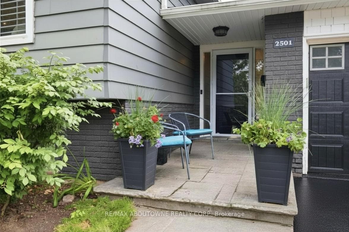 2501 Yarmouth Crescent photo 3
