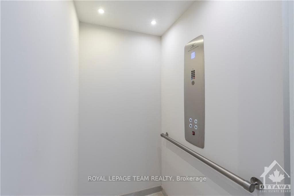 40 KENORA Street Unit B photo 21