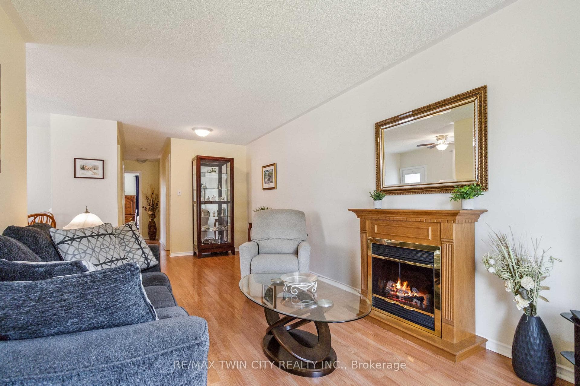 83 Branlyn Crescent photo 3