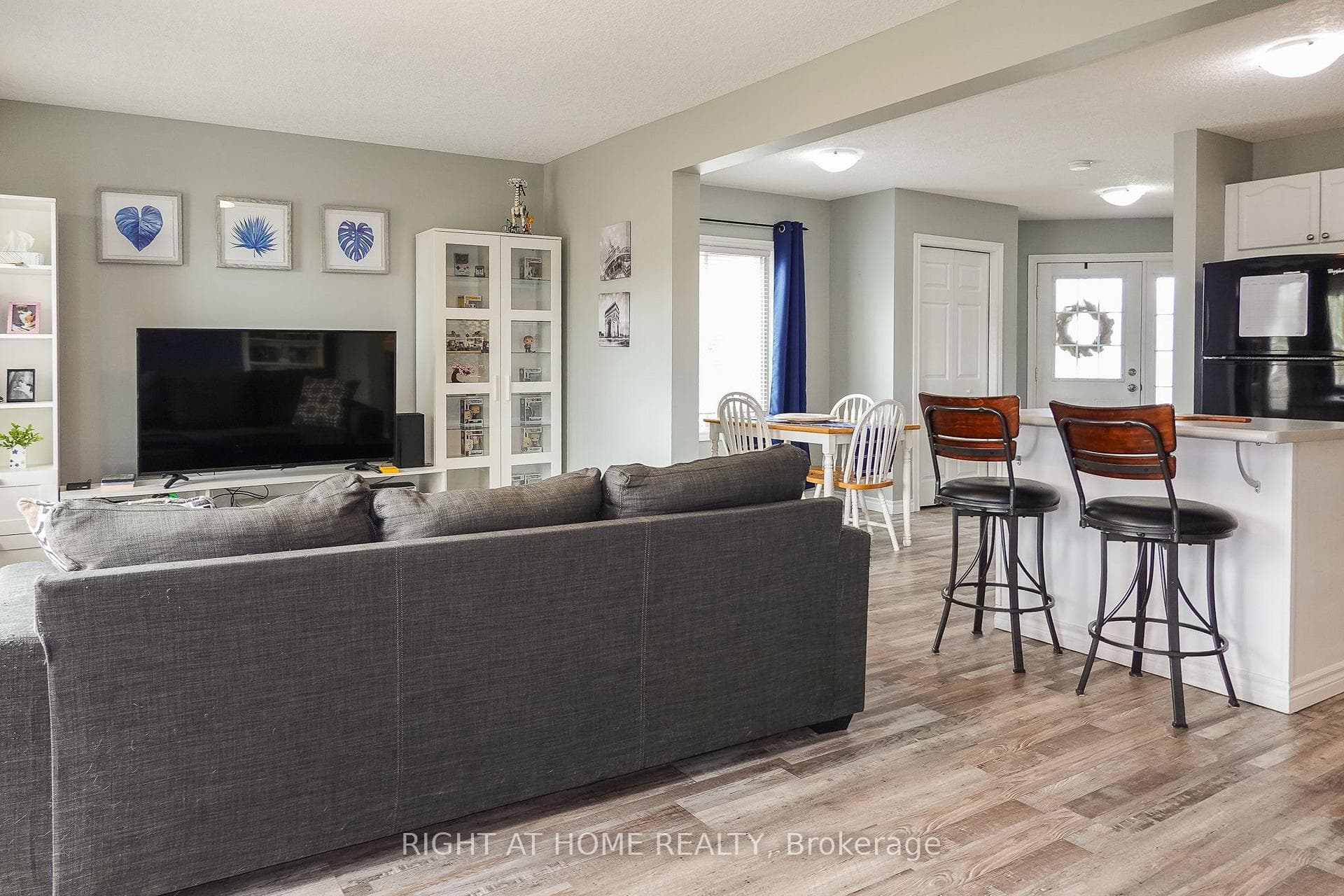 652 Salisbury Avenue photo 3