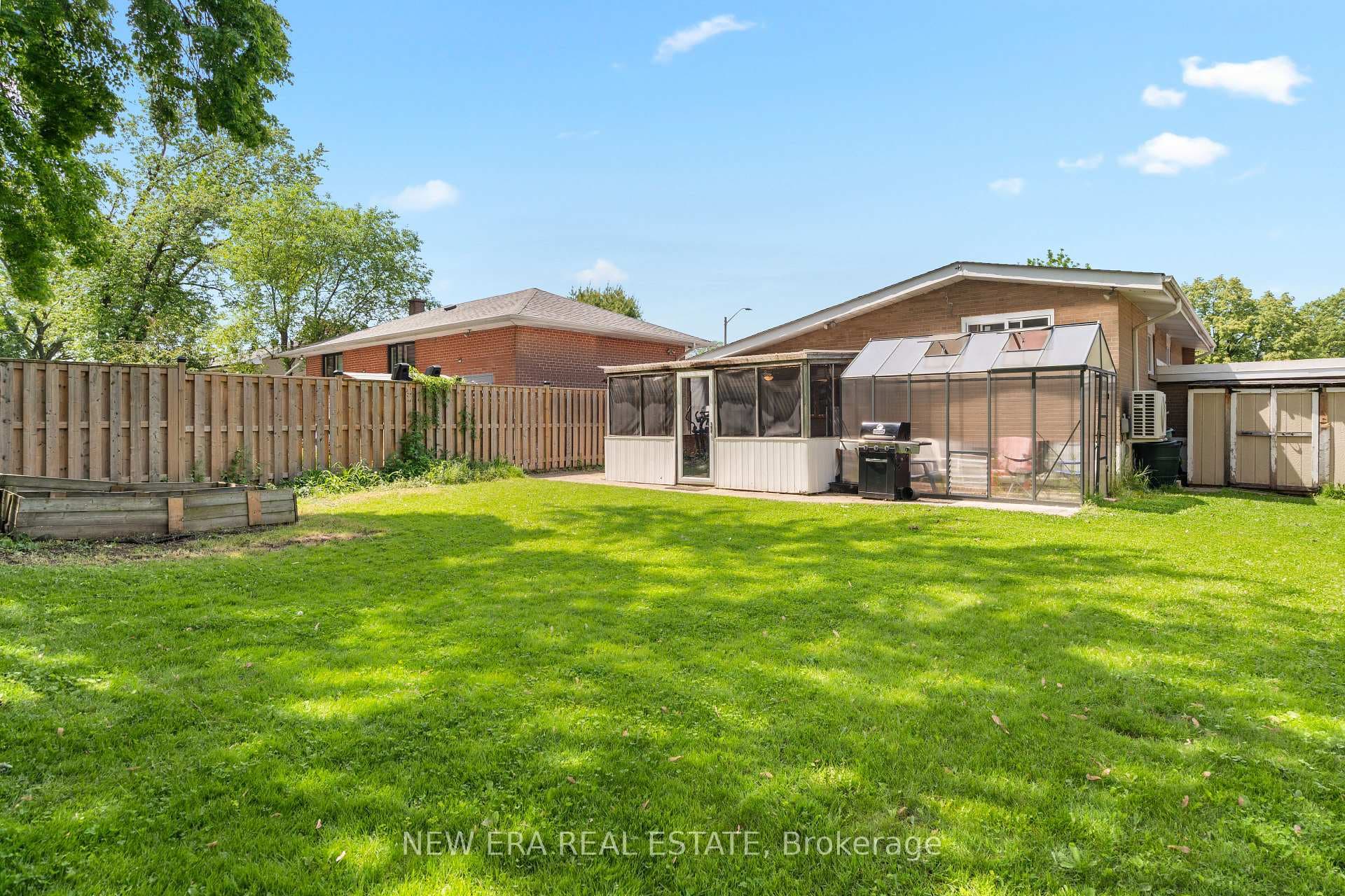 2598 Chalkwell Close photo 14