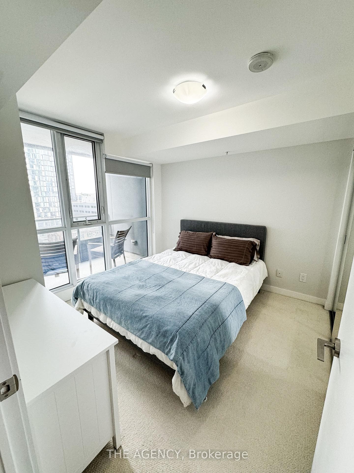 Queen size bedroom