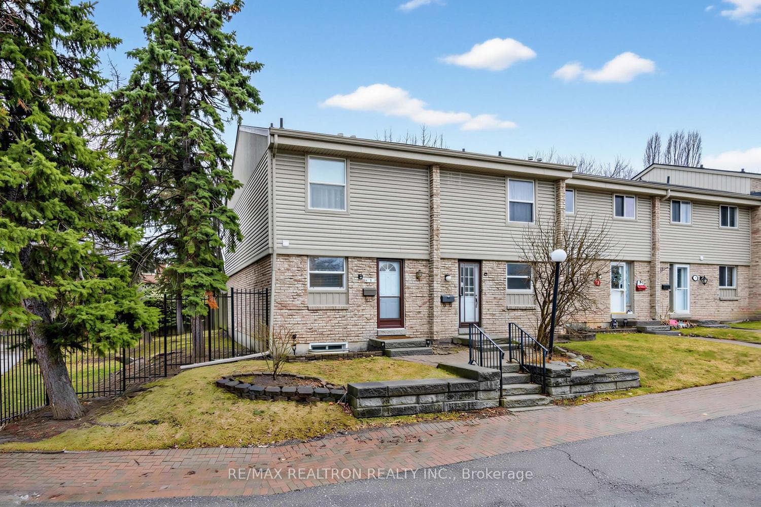 End unit Townhouse
