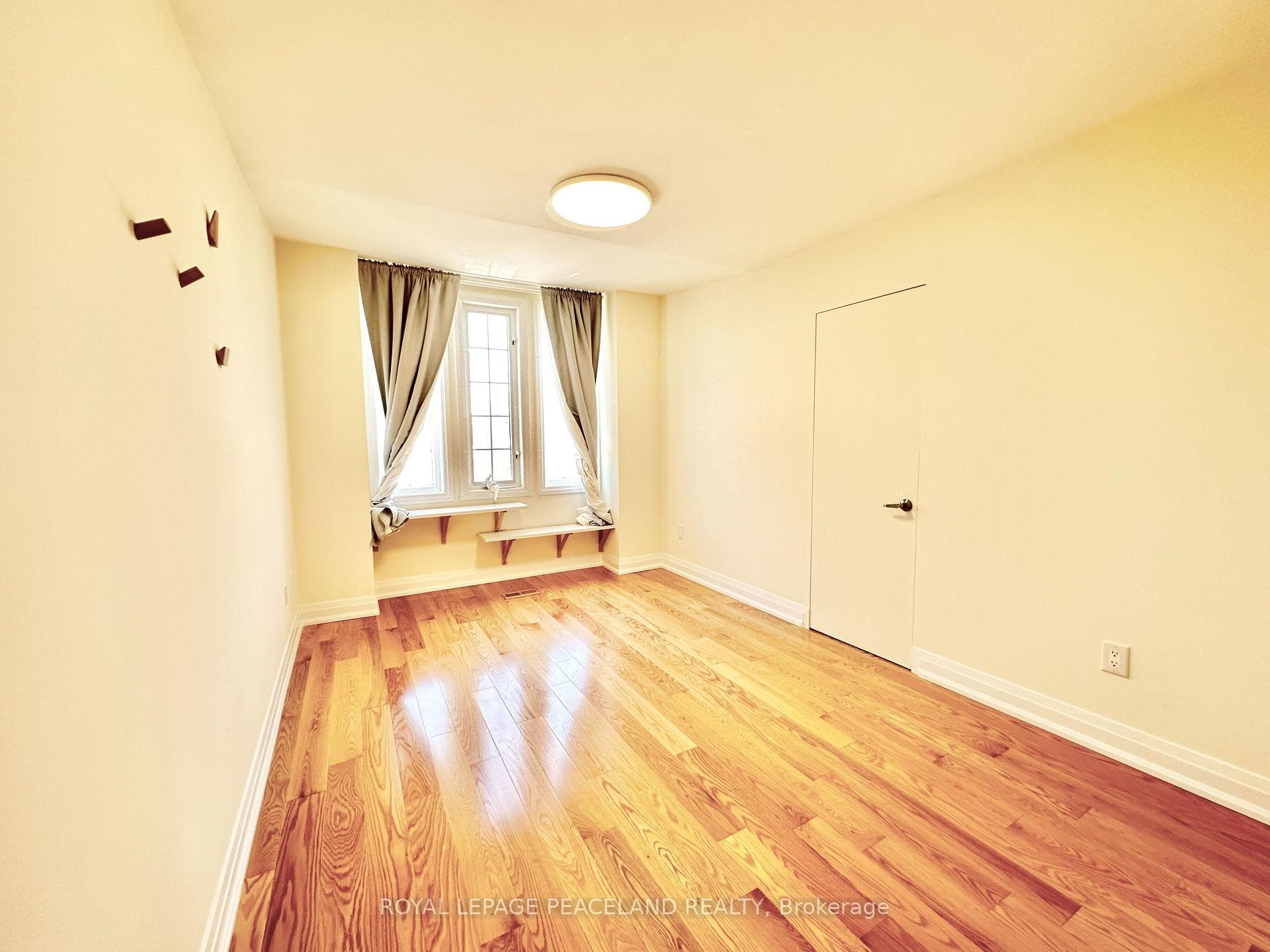 138 VISCOUNT Drive photo 21