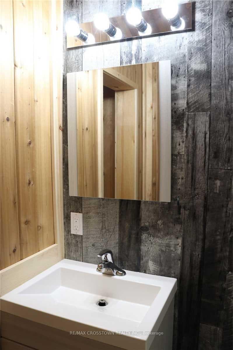 1056 Elm Road photo 14