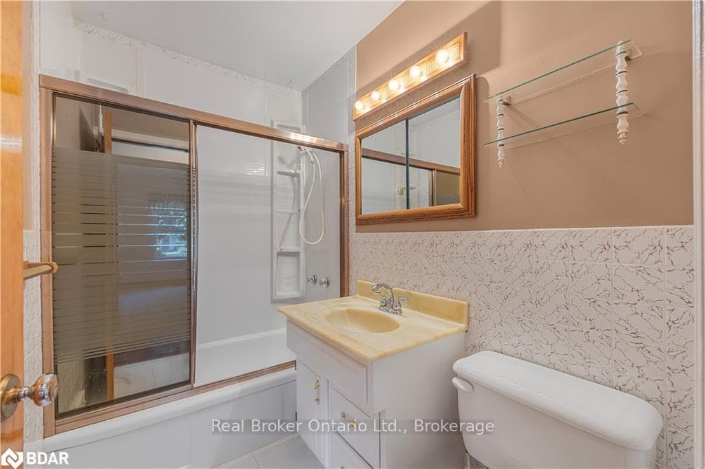 32 BORLAND Street photo 16