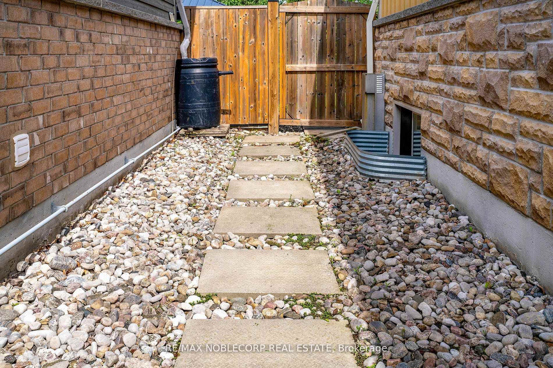 22 Hughes Street photo 28
