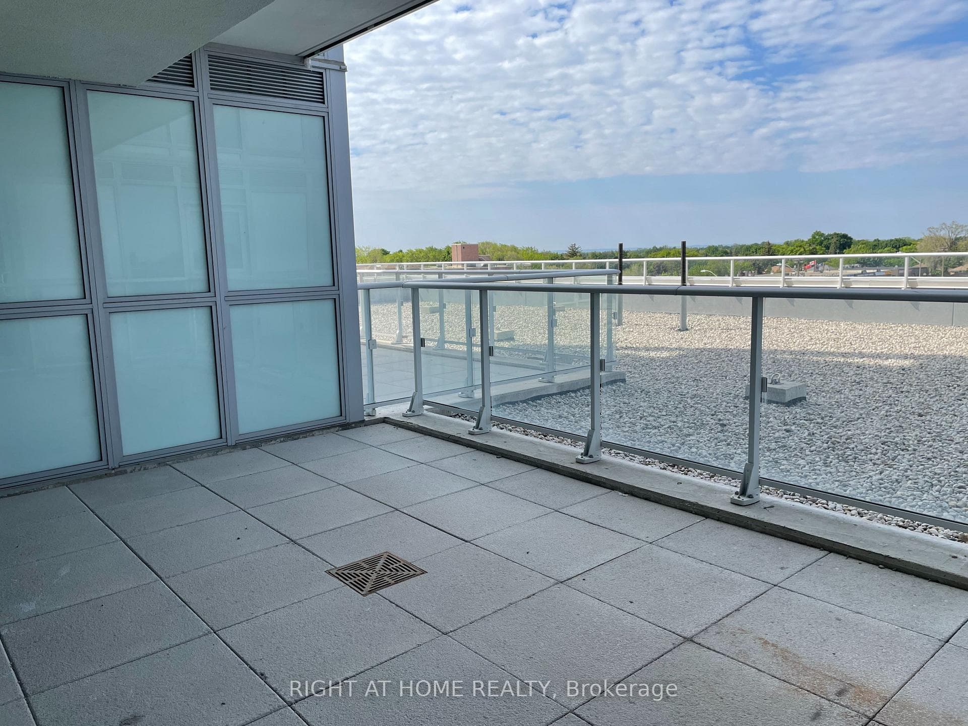 55 Speers Road Unit 410 photo 21