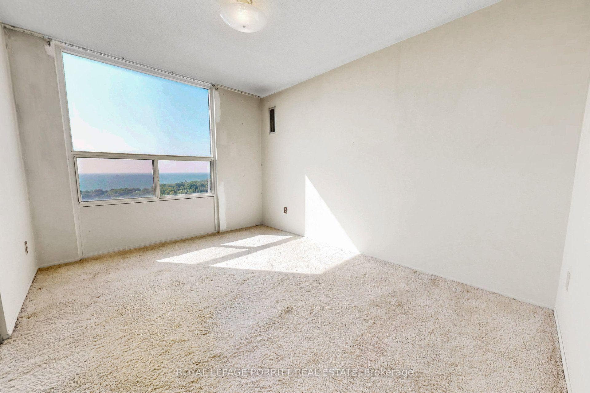 1535 Lakeshore Road Unit PH01 photo 16