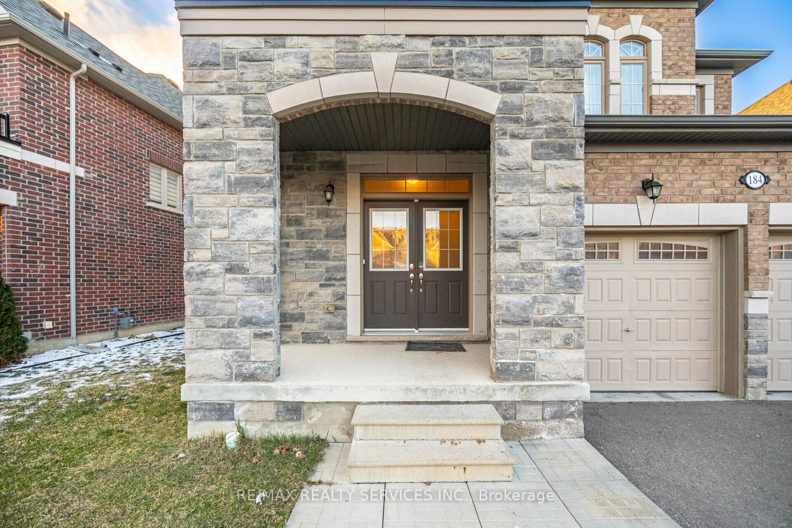 184 Hutchinson Drive photo 4