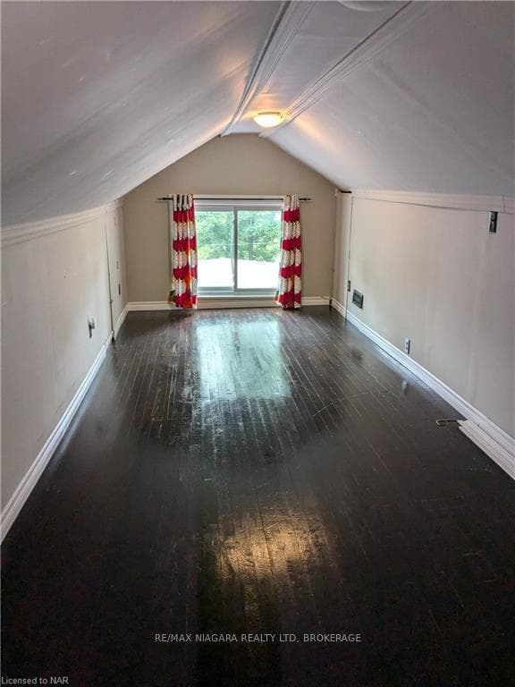 Large upper bedroopm space