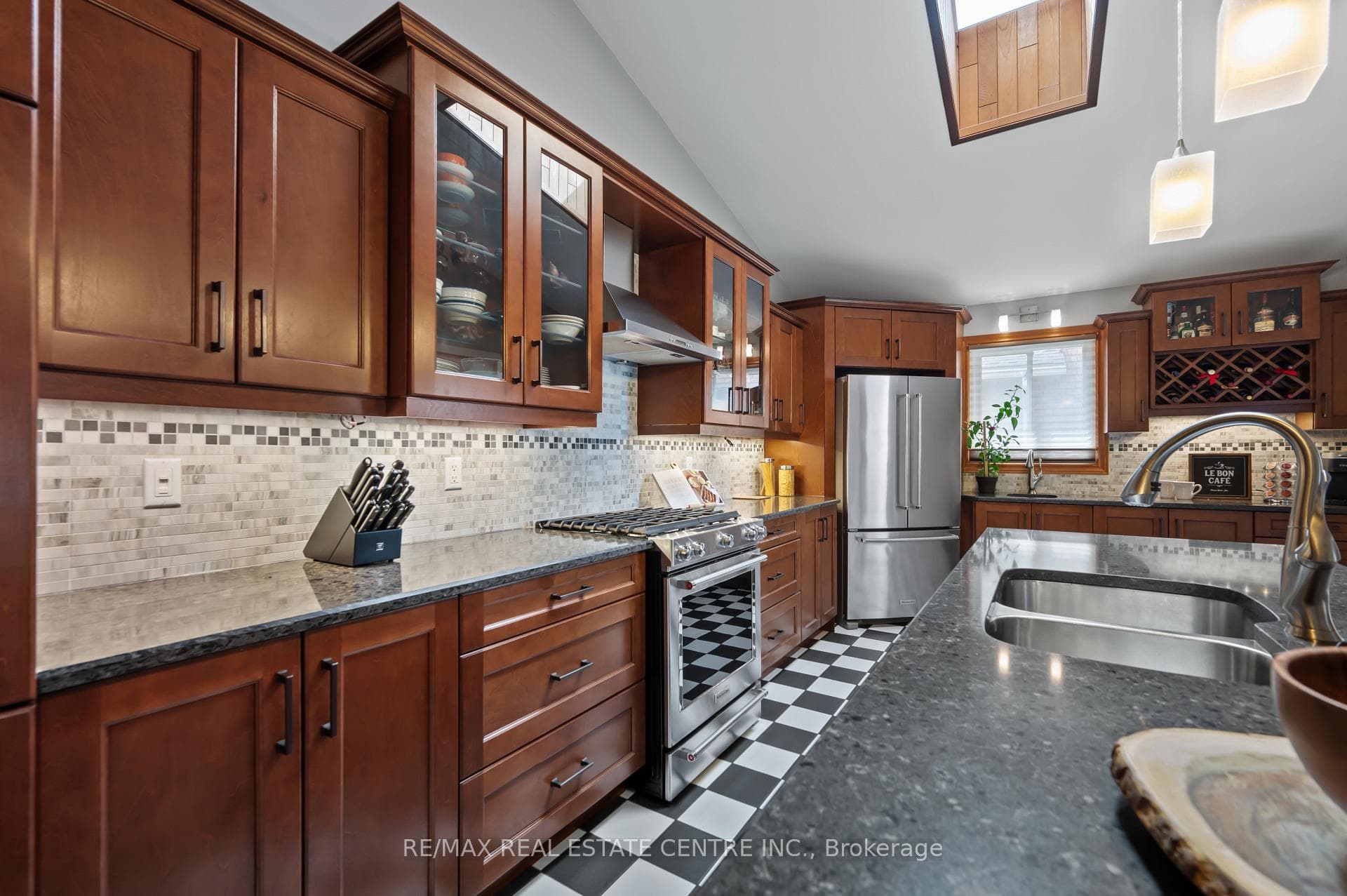 650 Champlain Boulevard photo 11
