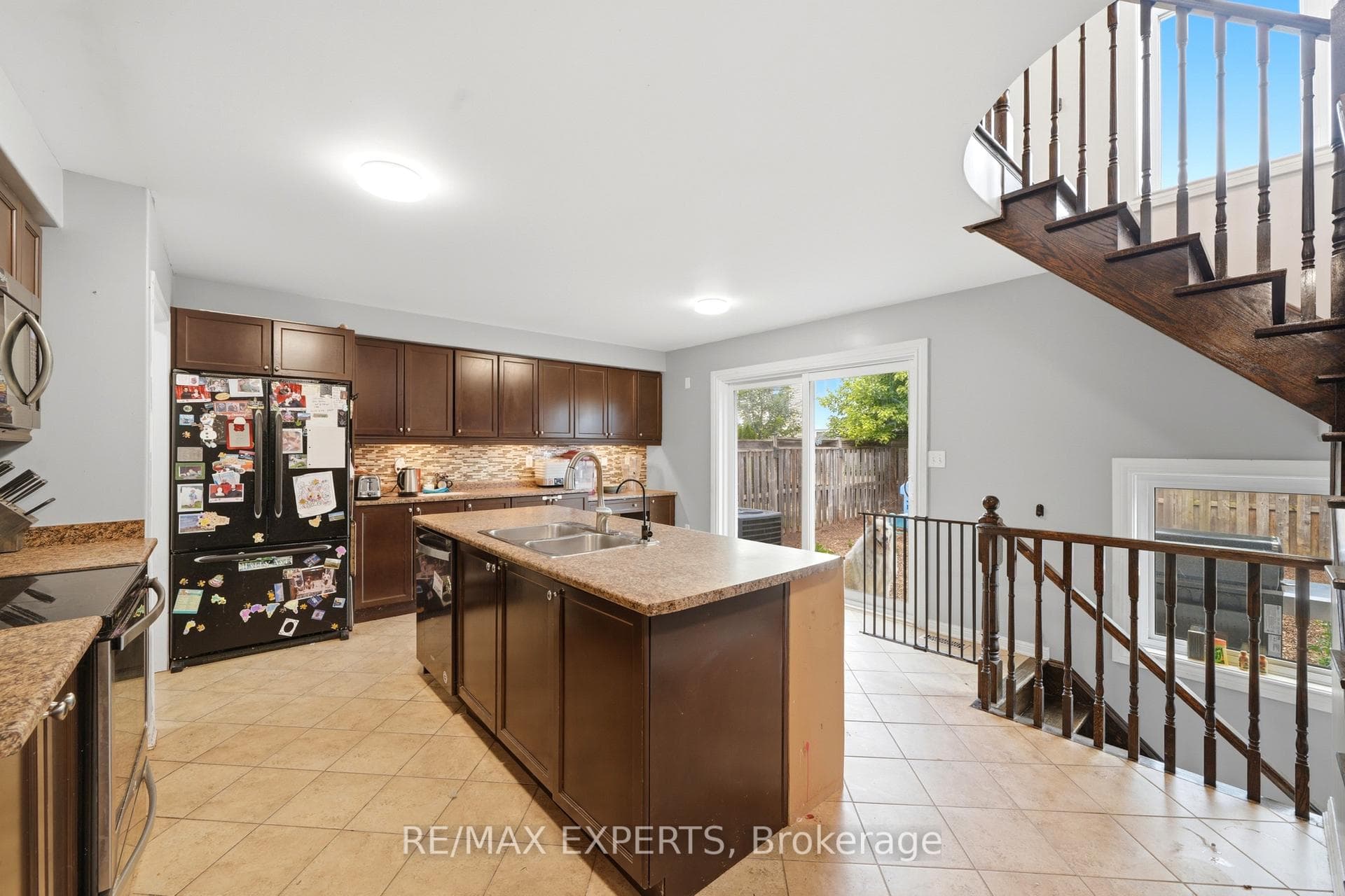 27 Kidd Crescent photo 10