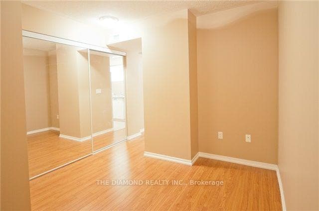 909 Bay Street Unit 416 photo 10