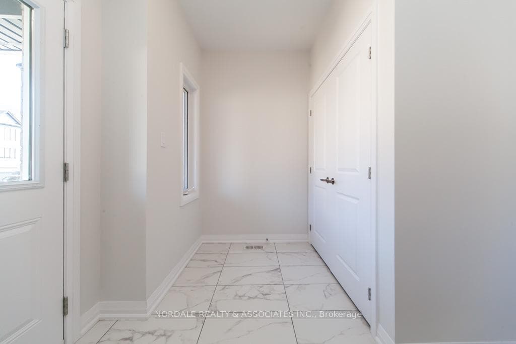 1433 STOVELL Crescent photo 5
