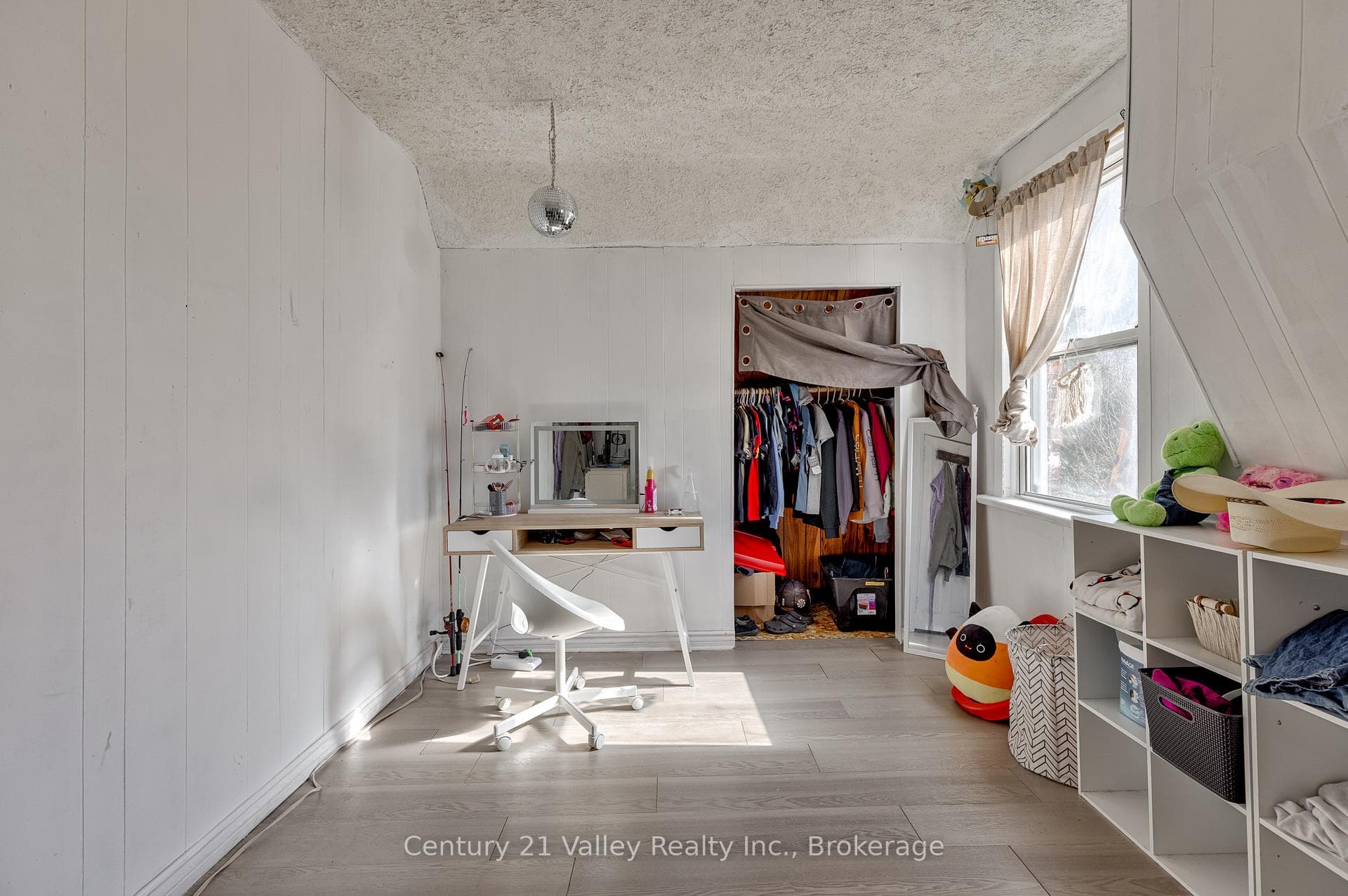442 Moffat Street photo 32