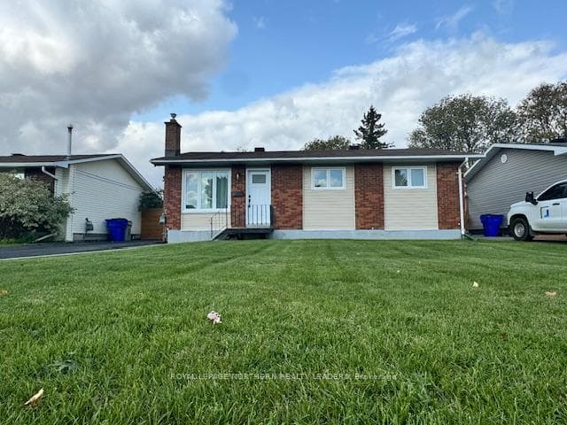 263 Frontenac Crescent photo 32