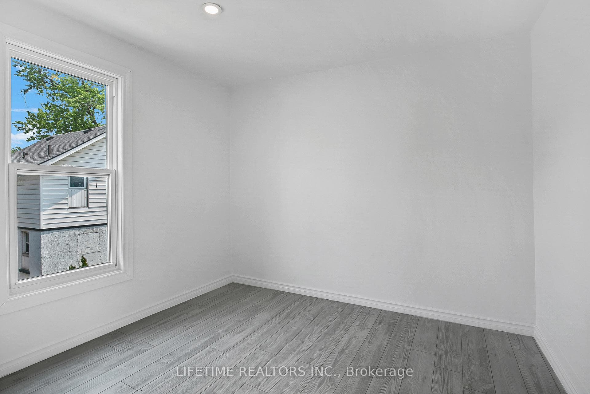 1108 Wellington Avenue photo 18
