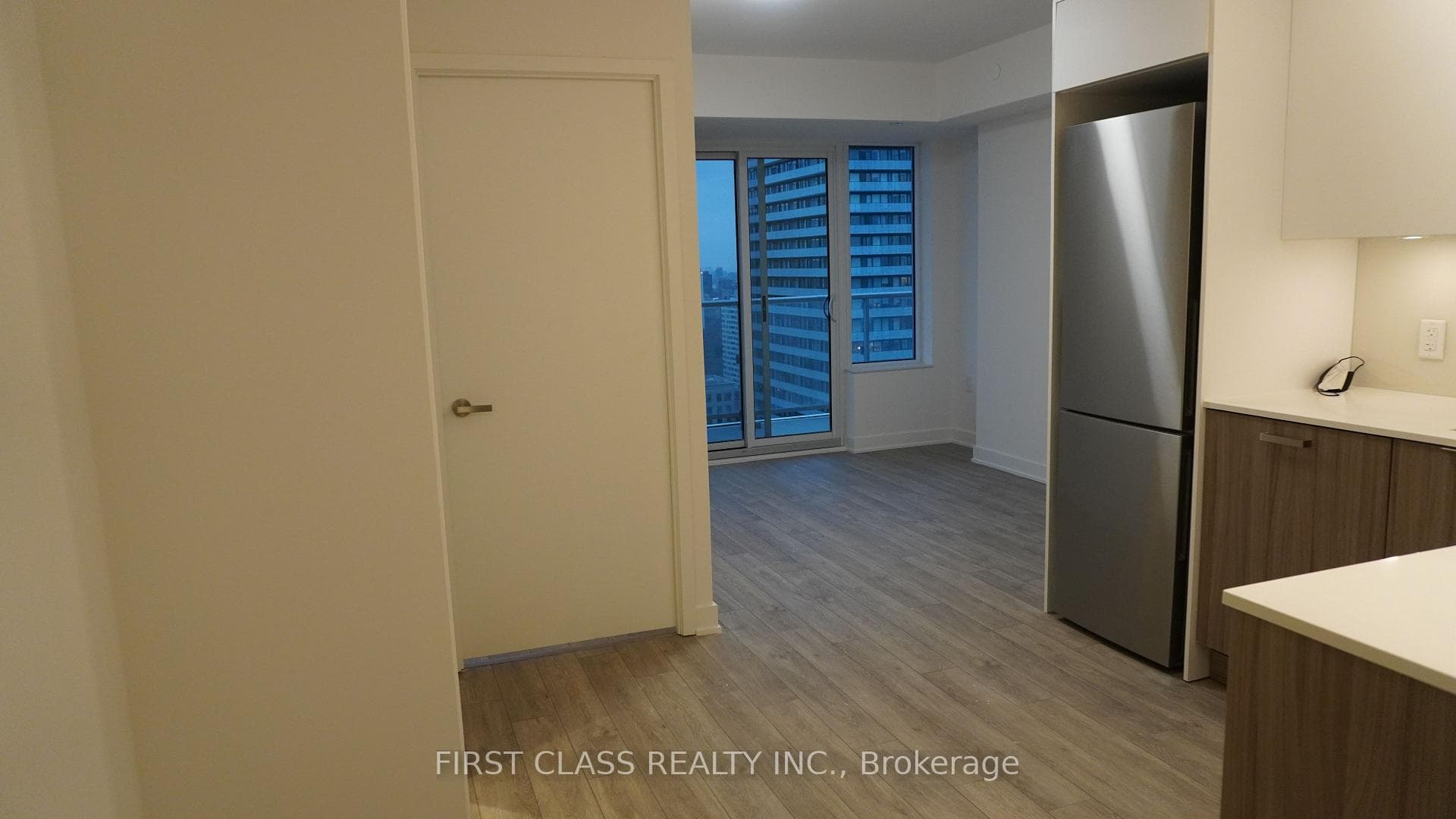 195 Redpath Avenue Unit 3306 photo 4