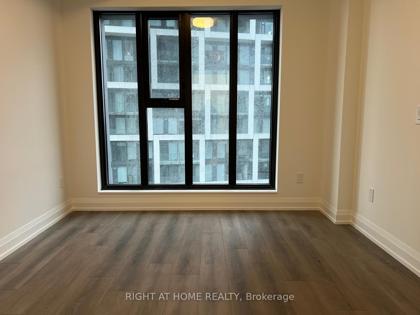 20 Soudan Avenue Unit 1804 photo 4